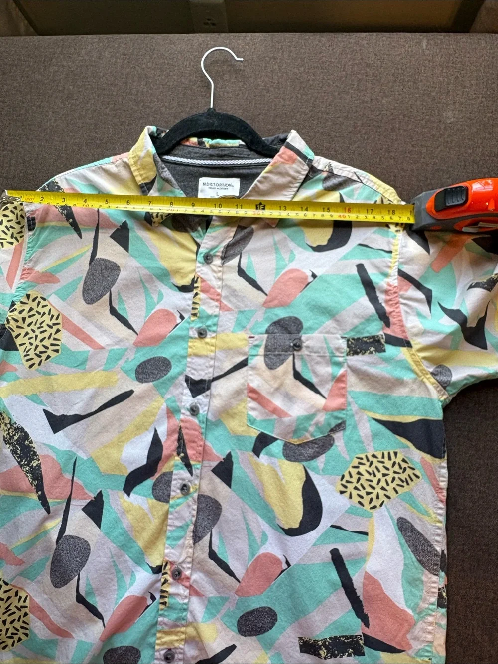 Distortion retro 80’s-90’s print button down short sleeve size L. EUC